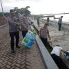 TNI-Polri Kompak Bersihkan Pantai Merpati Bulukumba, Wujud Sinergitas Jaga Lingkungan