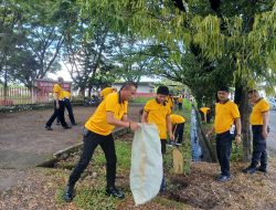 Sambut Hari Bhayangkara ke-80, Polres Bulukumba Kerja Bakti Bersihkan TMP Taccorong