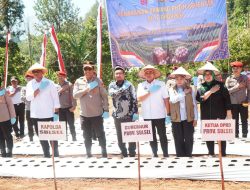 Kapolda Sulsel dan Bupati Bantaeng Ikuti Penanaman Bawang Putih Serentak