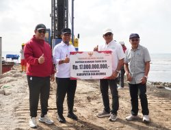 Gubernur Andi Sudirman Serahkan Bantuan Rp8 Miliar untuk Masjid Terapung Pantai Merpati Bulukumba
